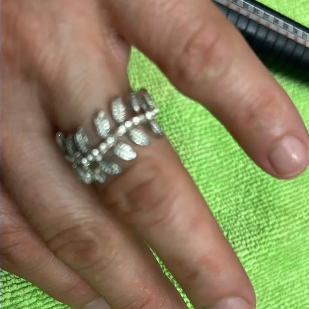Elegant Silver Leaf Ring